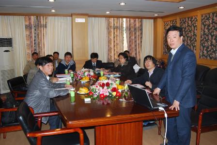材料杏悦2分党委书记、材料实验教学中心唐颂超做验收汇报